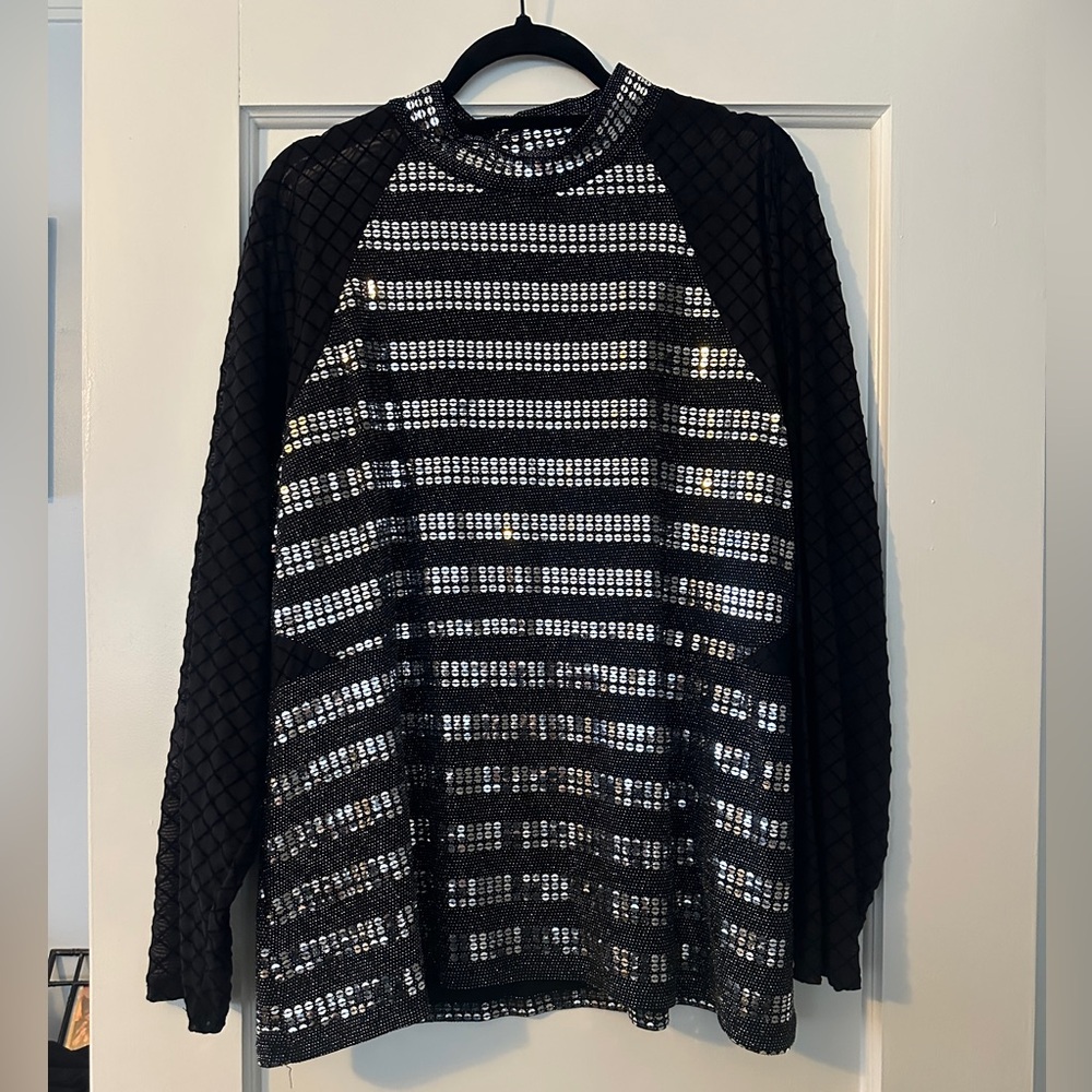 Venus silver sparkle with mesh black sleeves